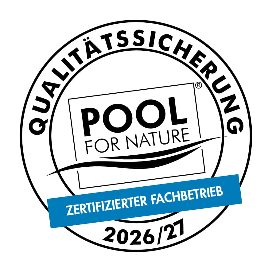 Logo von POOL FOR NATURE mit dem Slogan 'Natur braucht Erfahrung' auf blauem Hintergrund.